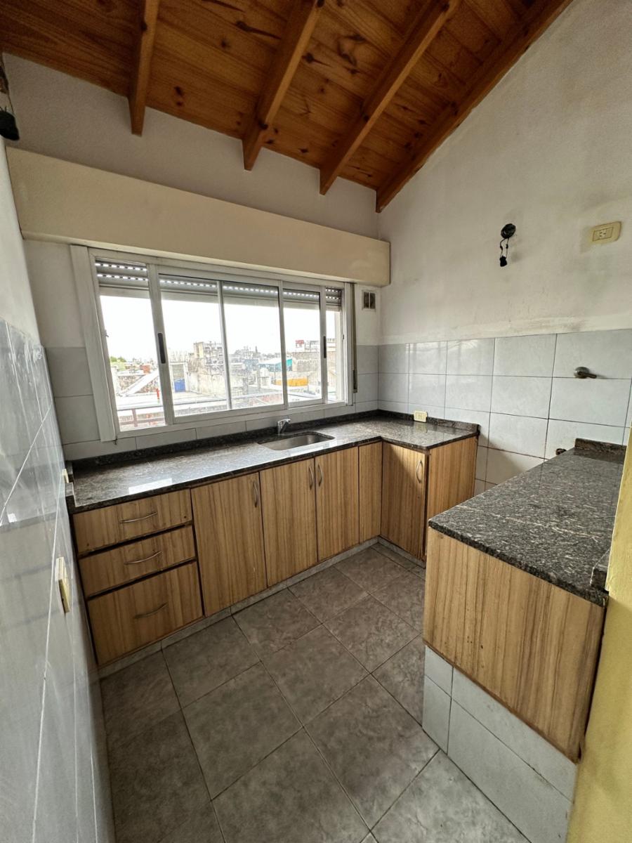 ALQUILER - DEPARTAMENTO 2 AMBIENTES - AL FRENTE CON BALCÓN Y PATIO - 5