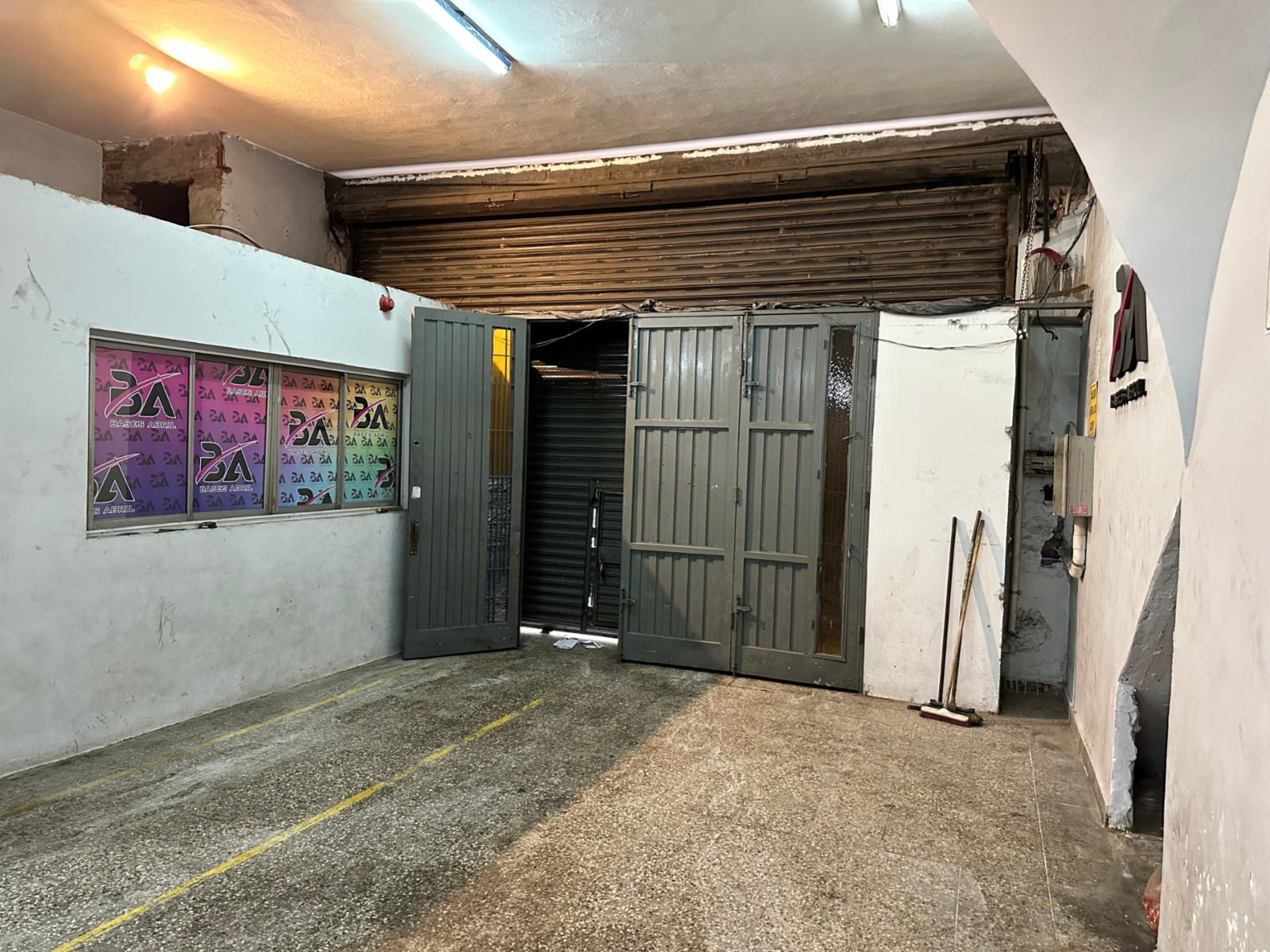 ALQUILER - GALPON 240 m2 - SOBRE AVDA. CROVARA - 10