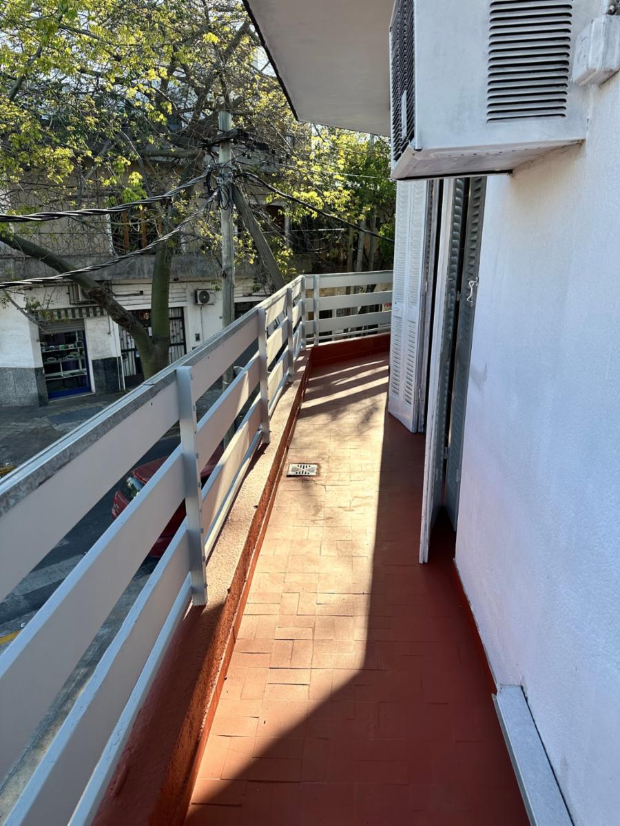 ALQUILER - DEPARTAMENTO 3 AMBIENTES CON BALCON -1 PISO POR ESCALERA - SIN EXPENSAS - SOBRE AVDA. CROVARA - 4