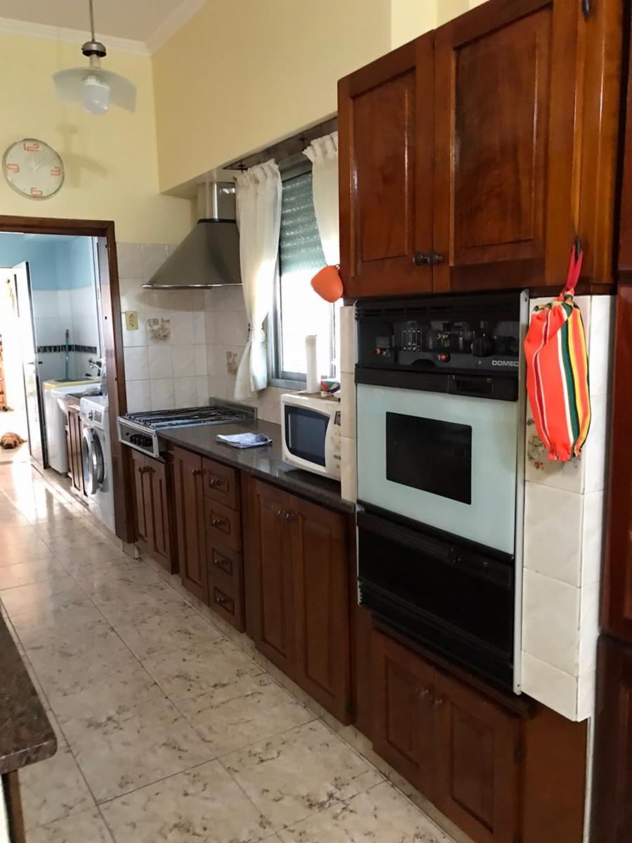 VENTA - CASA CON DOS VIVIENDAS - SOBRE LOTE 10 x 30 EN ESQUINA — foto 2