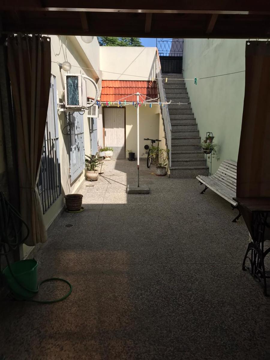 VENTA - CASA CON DOS VIVIENDAS - SOBRE LOTE 10 x 30 EN ESQUINA — foto 10