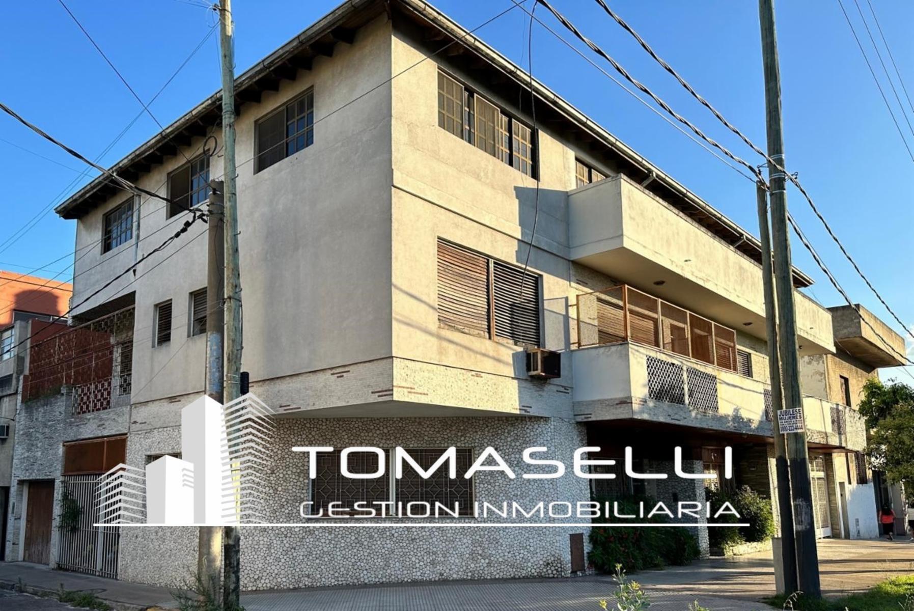 VENTA - CON FINANCIACION - CASA DE 3 PLANTAS - SOBRE VELEZ SARSFIELD