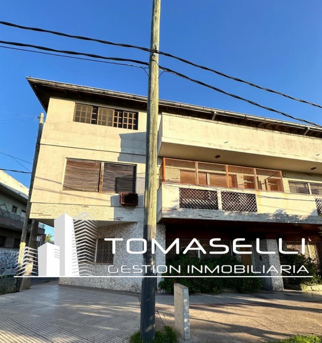 VENTA - CON FINANCIACION - CASA DE 3 PLANTAS - SOBRE VELEZ SARSFIELD — foto 2