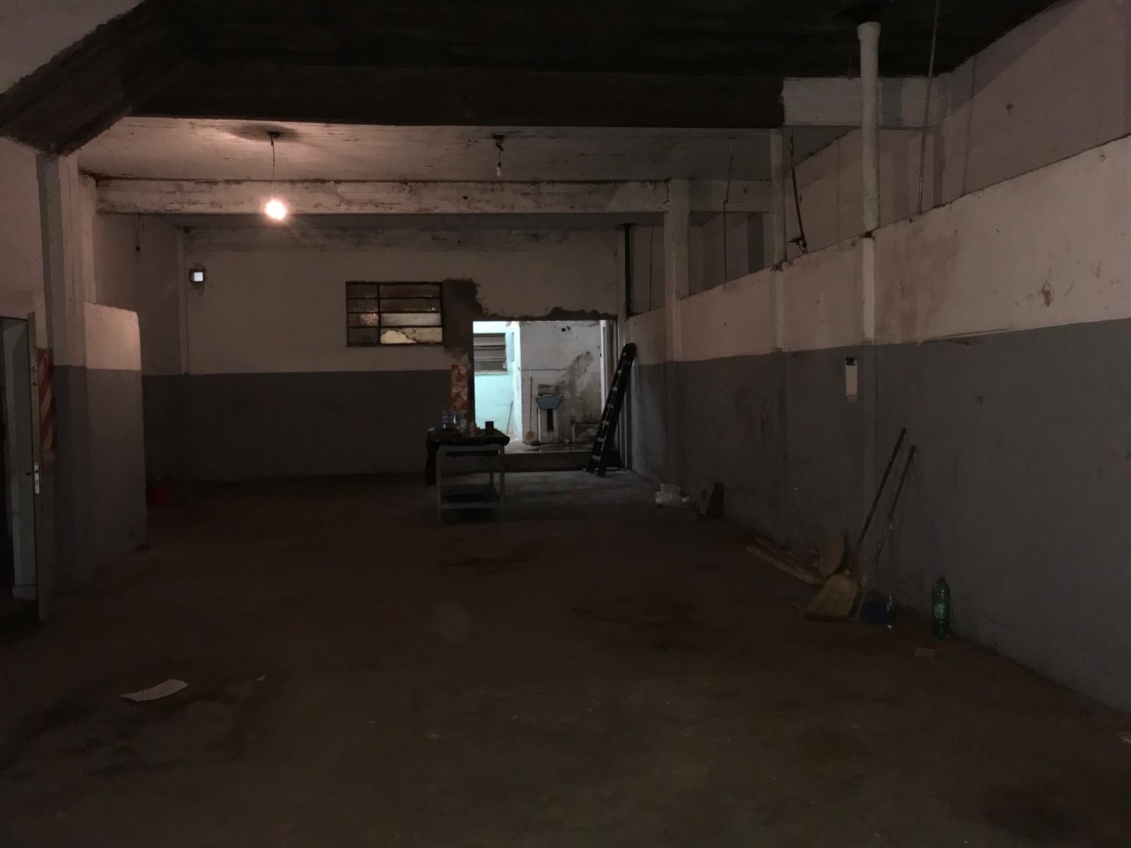 ALQUILER - GALPON 160 m2 APROX. - 4