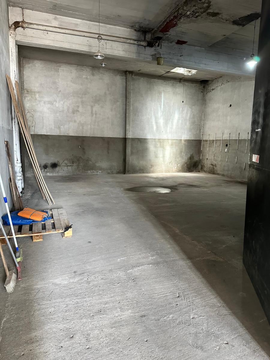 ALQUILER - GALPON 145 m2 APROX. - 8