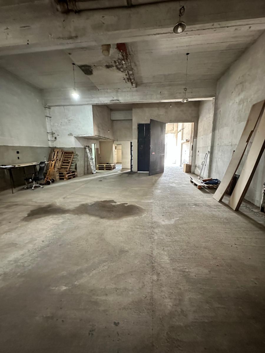 ALQUILER - GALPON 145 m2 APROX. - 9