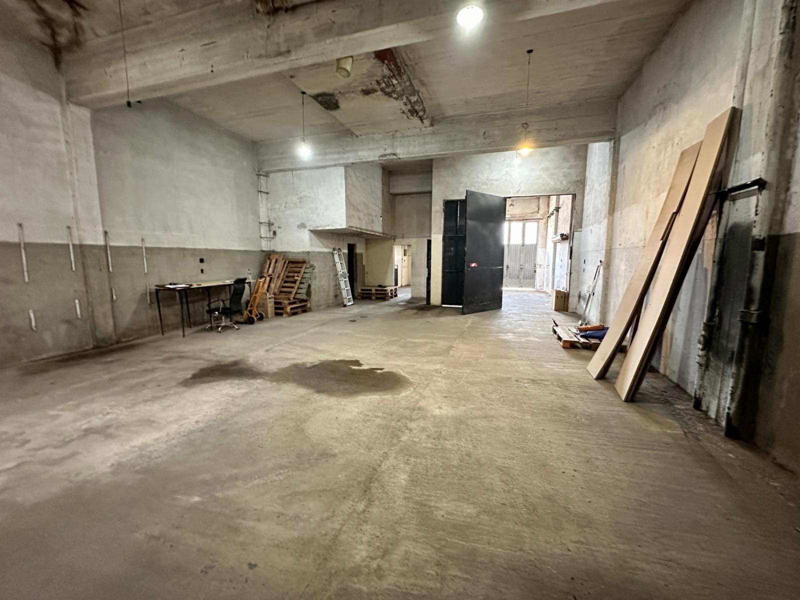 ALQUILER - GALPON 145 m2 APROX. - 10