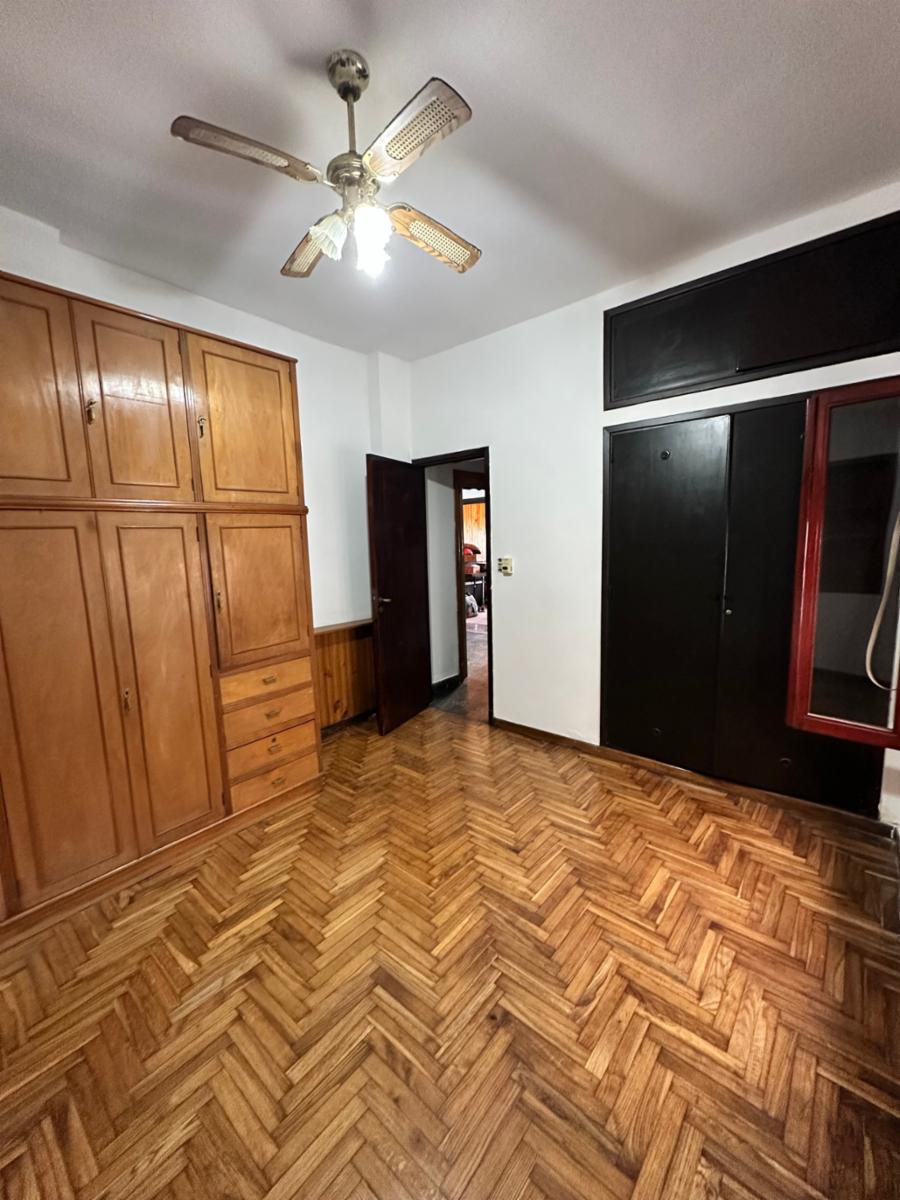 VENTA - CASA 4 AMBIENTES CON AMPLIO PARQUE - LOTE DE 375 m2 -VILLA MADERO — foto 2