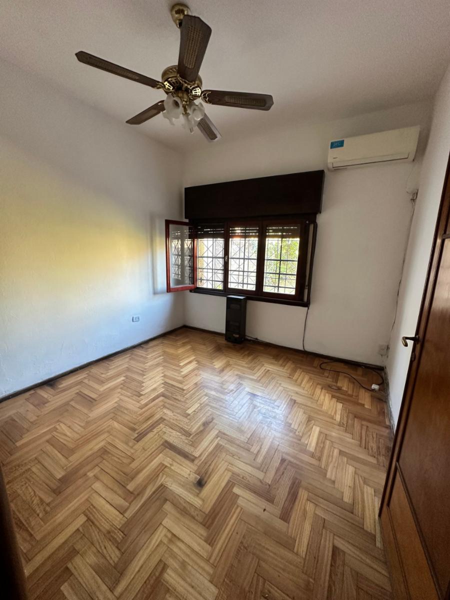 VENTA - CASA 4 AMBIENTES CON AMPLIO PARQUE - LOTE DE 375 m2 -VILLA MADERO — foto 3