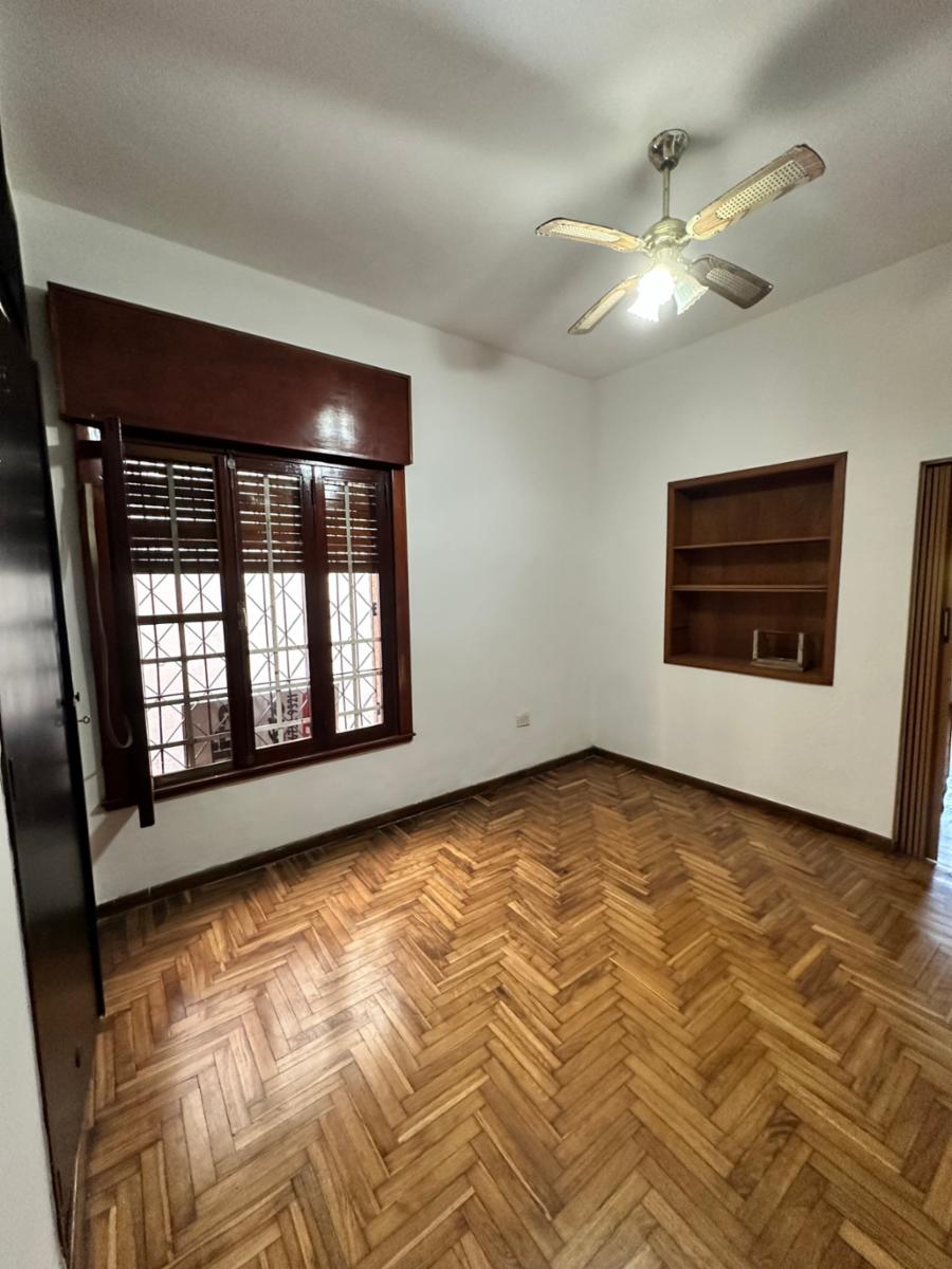 VENTA - CASA 4 AMBIENTES CON AMPLIO PARQUE - LOTE DE 375 m2 -VILLA MADERO — foto 4