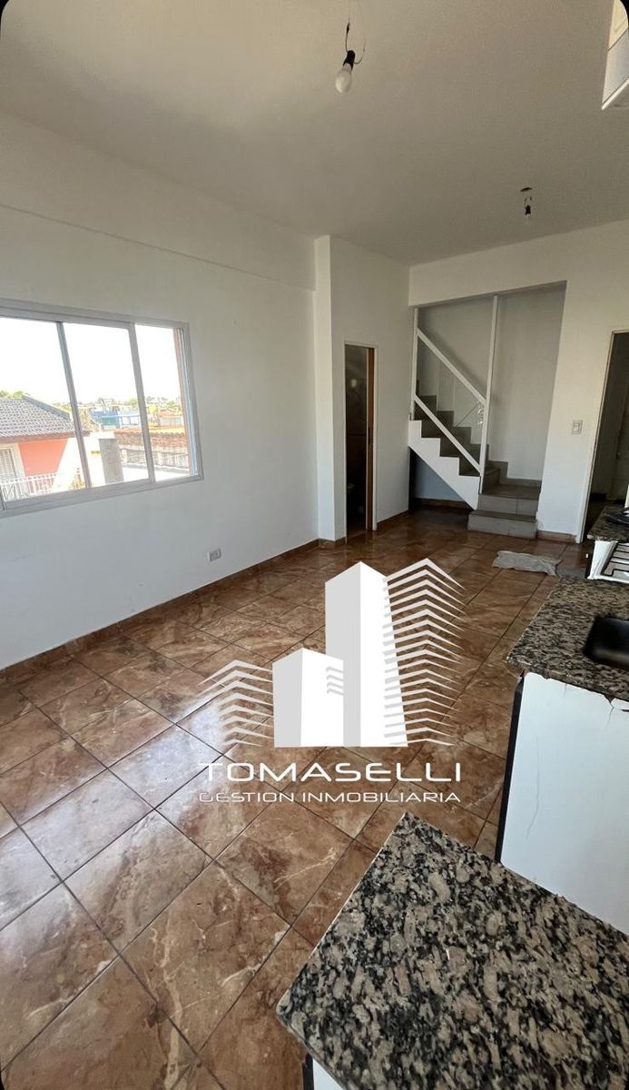 ALQUILER - DEPARTAMENTO 2 AMBIENTES EN DUPLEX CON PATIO - 1