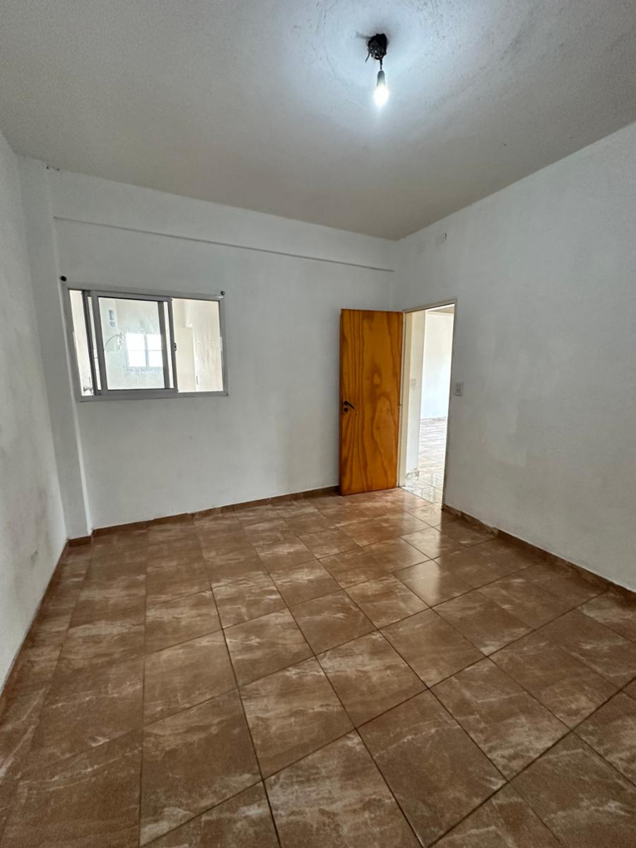 ALQUILER - VILLA MADERO - DEPARTAMENTO 3 AMBIENTES CON PATIO - 2do. PISOPOR ESCALERA- SIN EXPENSAS - 6