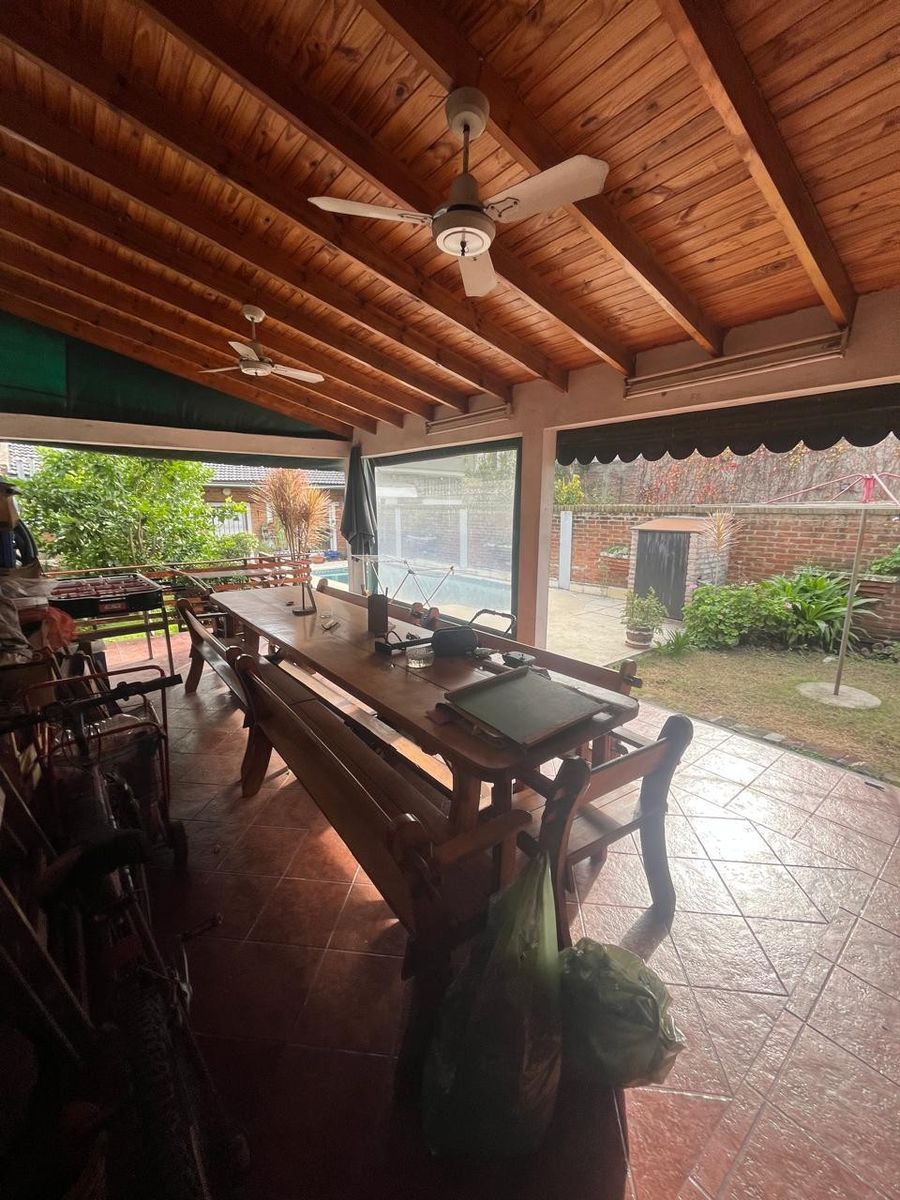 VENTA - EXCELENTE CASA 5 AMBIENTES - CON PISCINA Y QUINCHO - A 700METROS DE CABA — foto 2