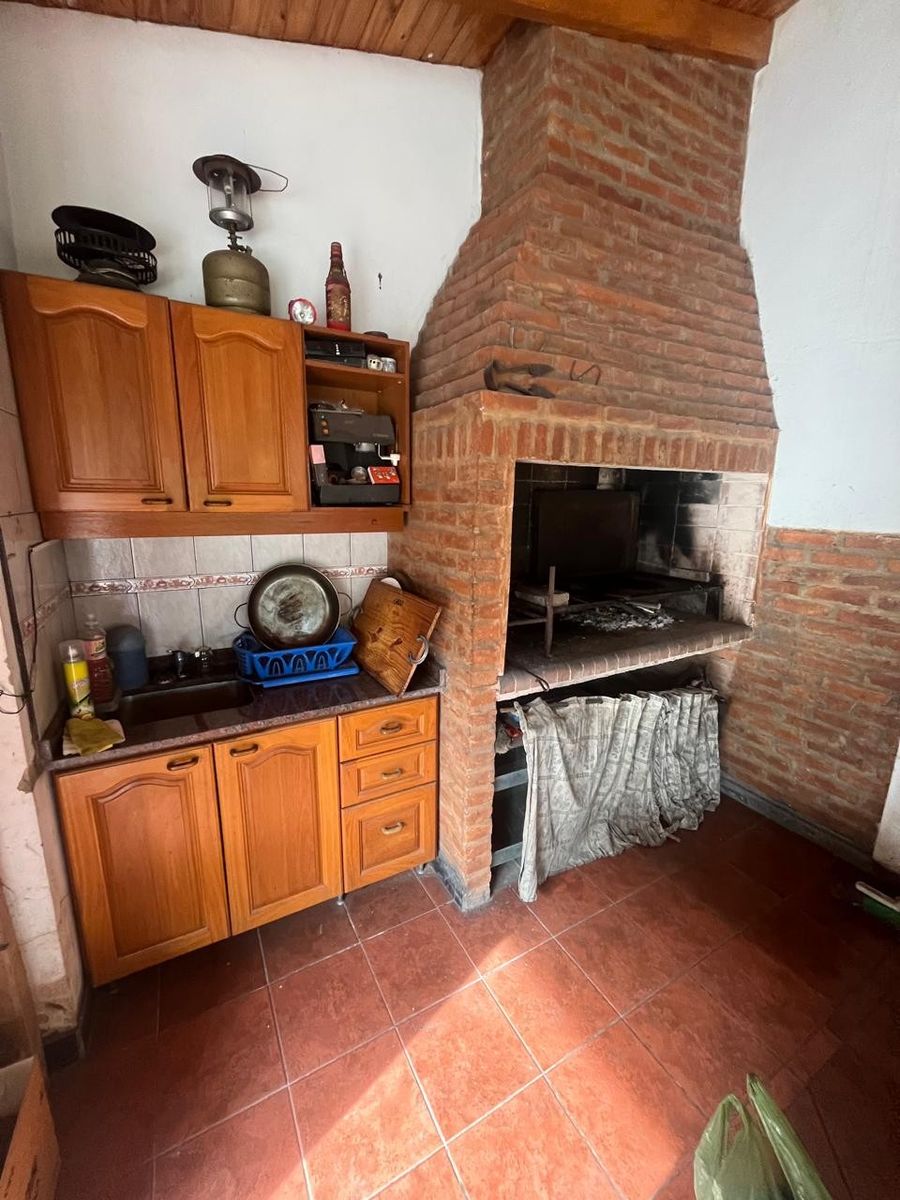 VENTA - EXCELENTE CASA 5 AMBIENTES - CON PISCINA Y QUINCHO - A 700METROS DE CABA — foto 3