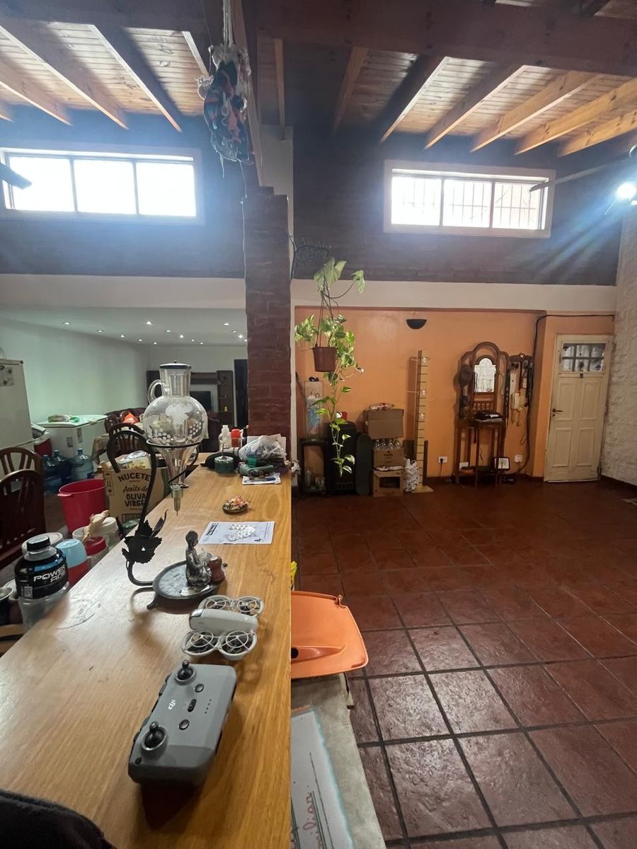 VENTA - EXCELENTE CASA 5 AMBIENTES - CON PISCINA Y QUINCHO - A 700METROS DE CABA — foto 8