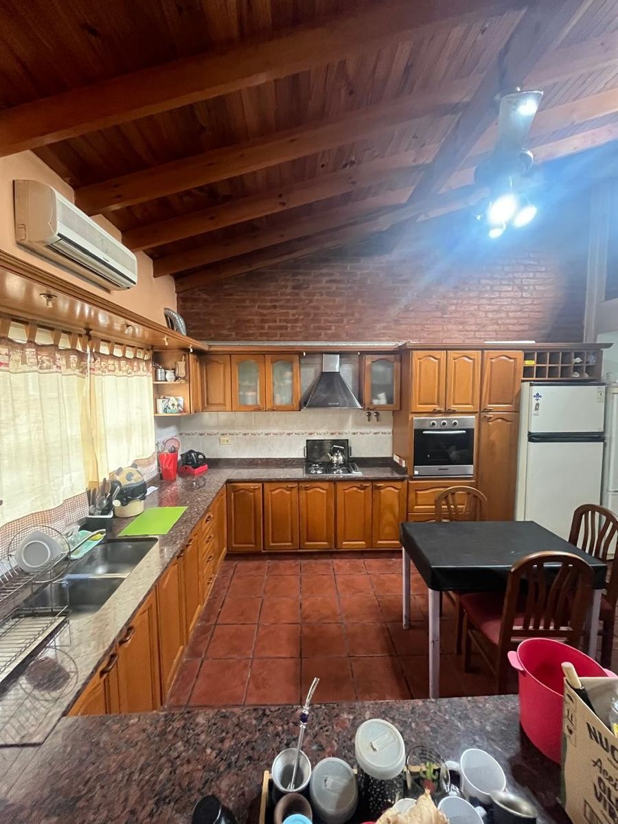 VENTA - EXCELENTE CASA 5 AMBIENTES - CON PISCINA Y QUINCHO - A 700METROS DE CABA — foto 10