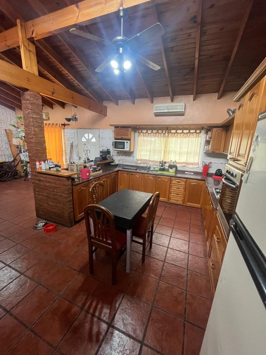 VENTA - EXCELENTE CASA 5 AMBIENTES - CON PISCINA Y QUINCHO - A 700METROS DE CABA — foto 11