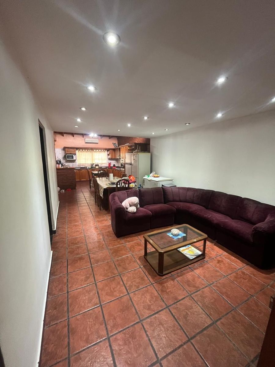 VENTA - EXCELENTE CASA 5 AMBIENTES - CON PISCINA Y QUINCHO - A 700METROS DE CABA — foto 12