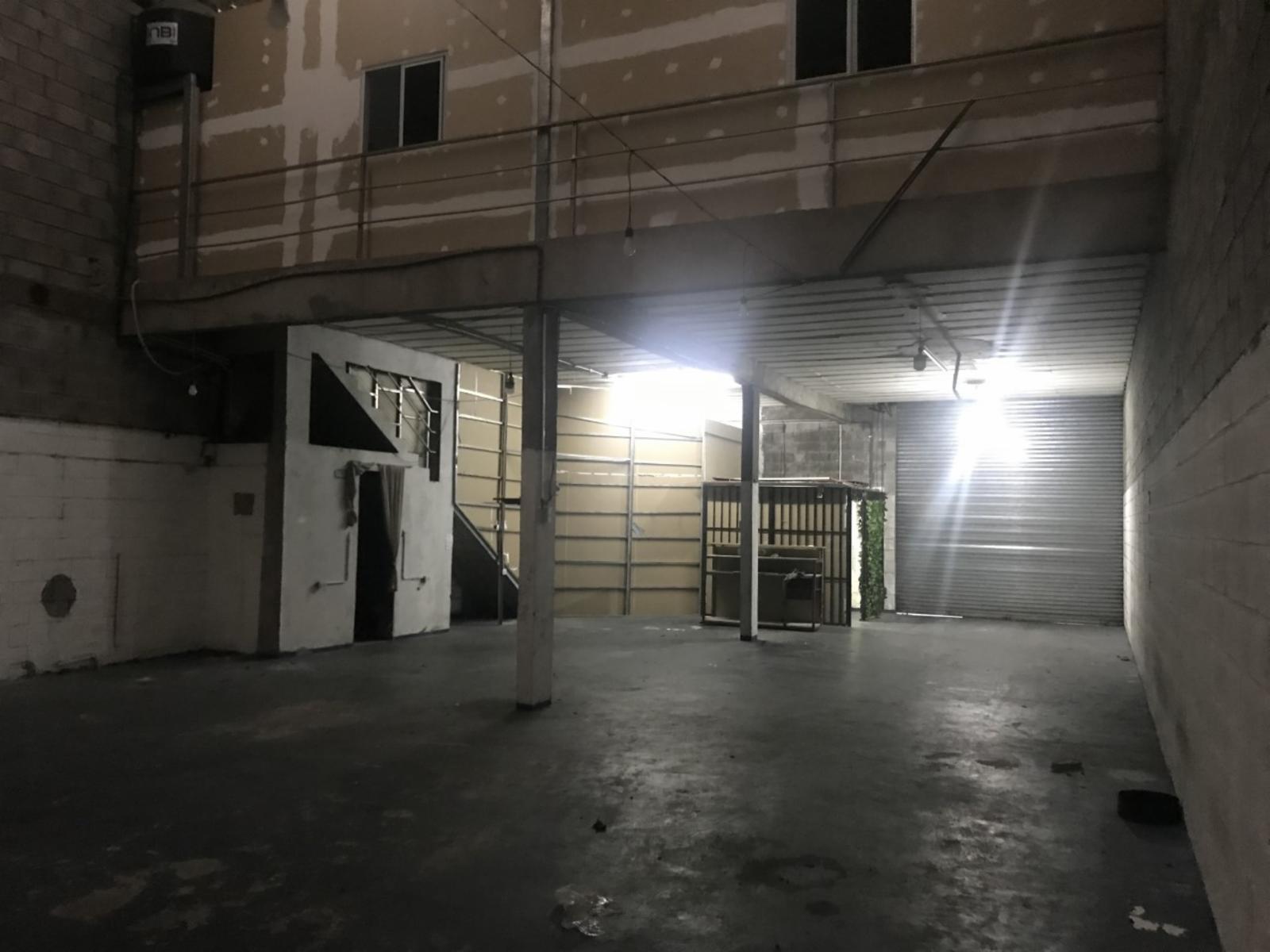 ALQUILER - LA TABLADA - GALPON 320 m2 - ZONIFICACION M.I. - 9
