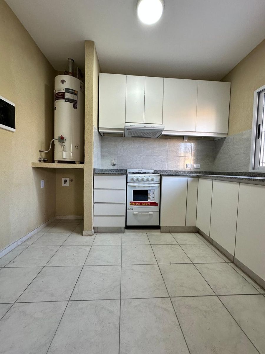 ALQUILER - PH 3 AMBIENTES CON PATIO Y COCHERA - A ESTRENAR - SIN EXPENSAS - 12
