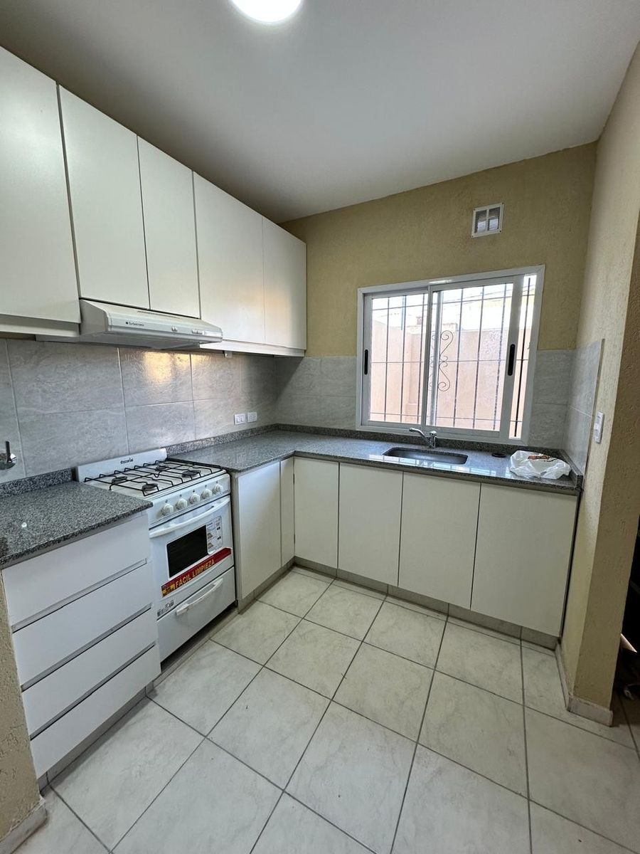 ALQUILER - PH 3 AMBIENTES CON PATIO Y COCHERA - A ESTRENAR - SIN EXPENSAS - 13