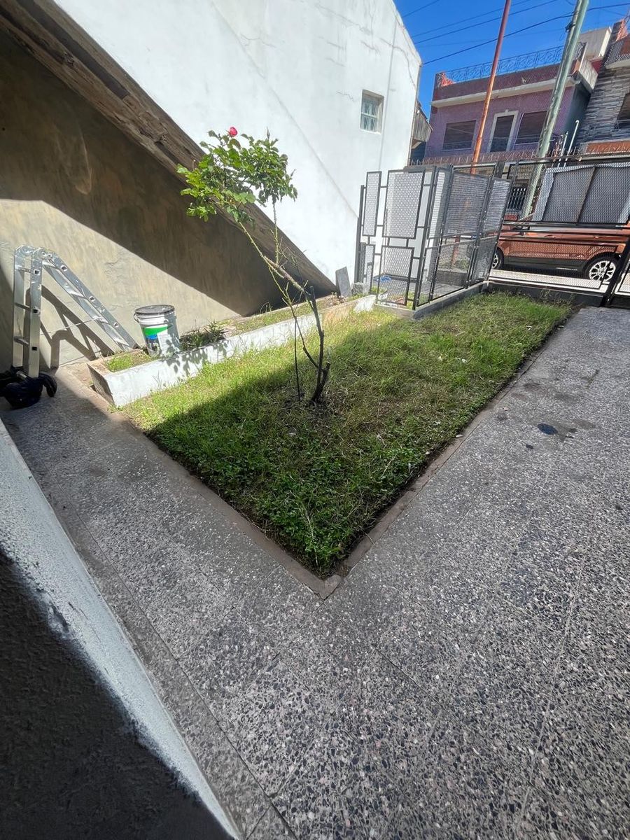 ALQUILER - EXCELENTE PH CON COCHERA Y PATIO - 200 MT2 A ESTRENAR -CONSTITUYENTES 700 - VILLA MADERO - 2