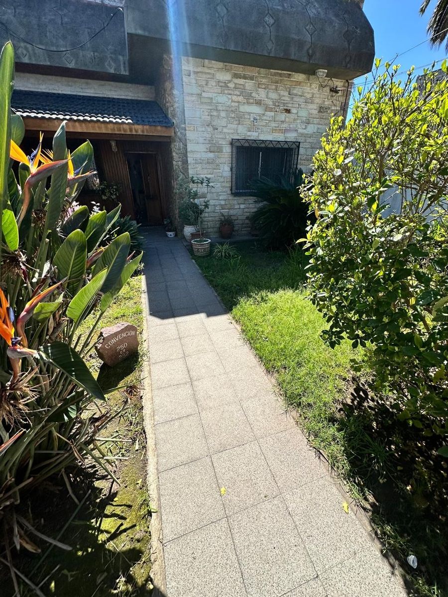 VENTA - CASA 3 AMBIENTES - GALPON y COCHERA - IDEAL PARA VIVIR YTRABAJAR- A METROS DE AVENIDA CROVARA — foto 3
