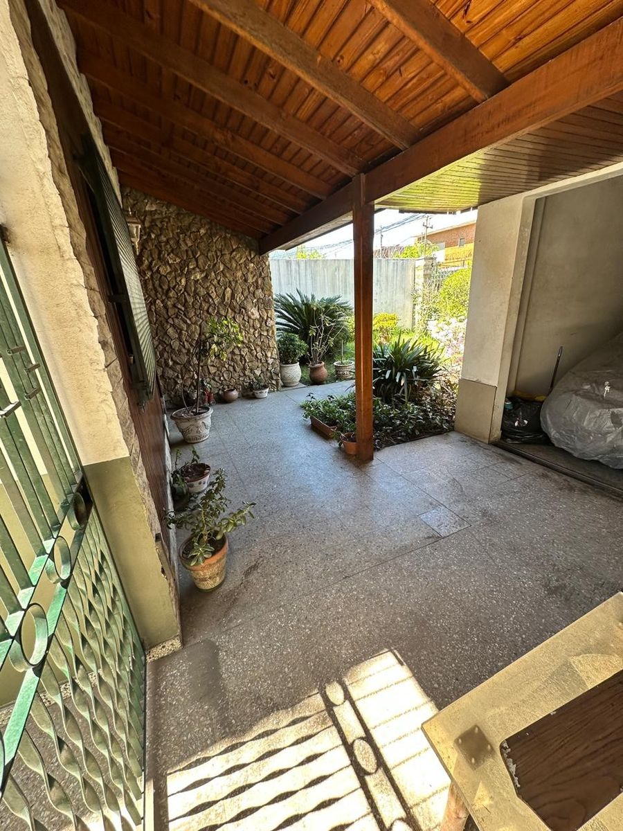 VENTA - CASA 3 AMBIENTES - GALPON y COCHERA - IDEAL PARA VIVIR YTRABAJAR- A METROS DE AVENIDA CROVARA — foto 6