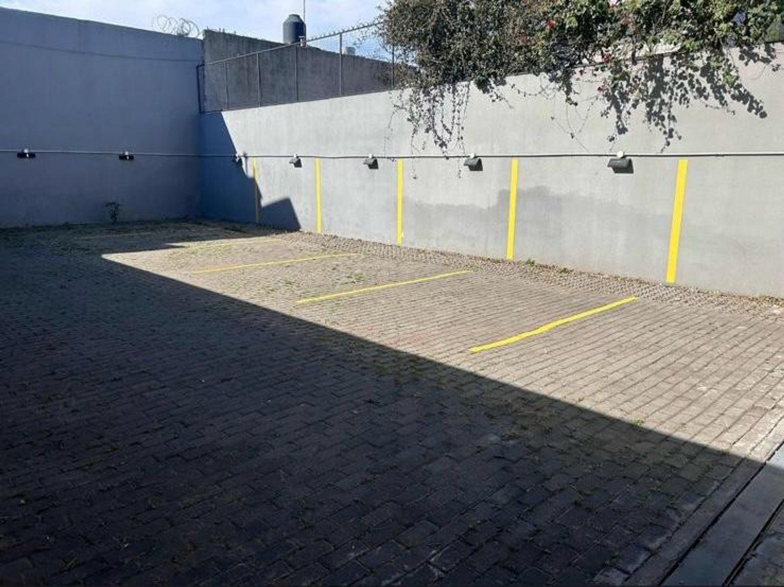 COCHERAS EN VILLA LURO - CORVALAN 500 - ACCESO PORTON AUTOMATICO - 6