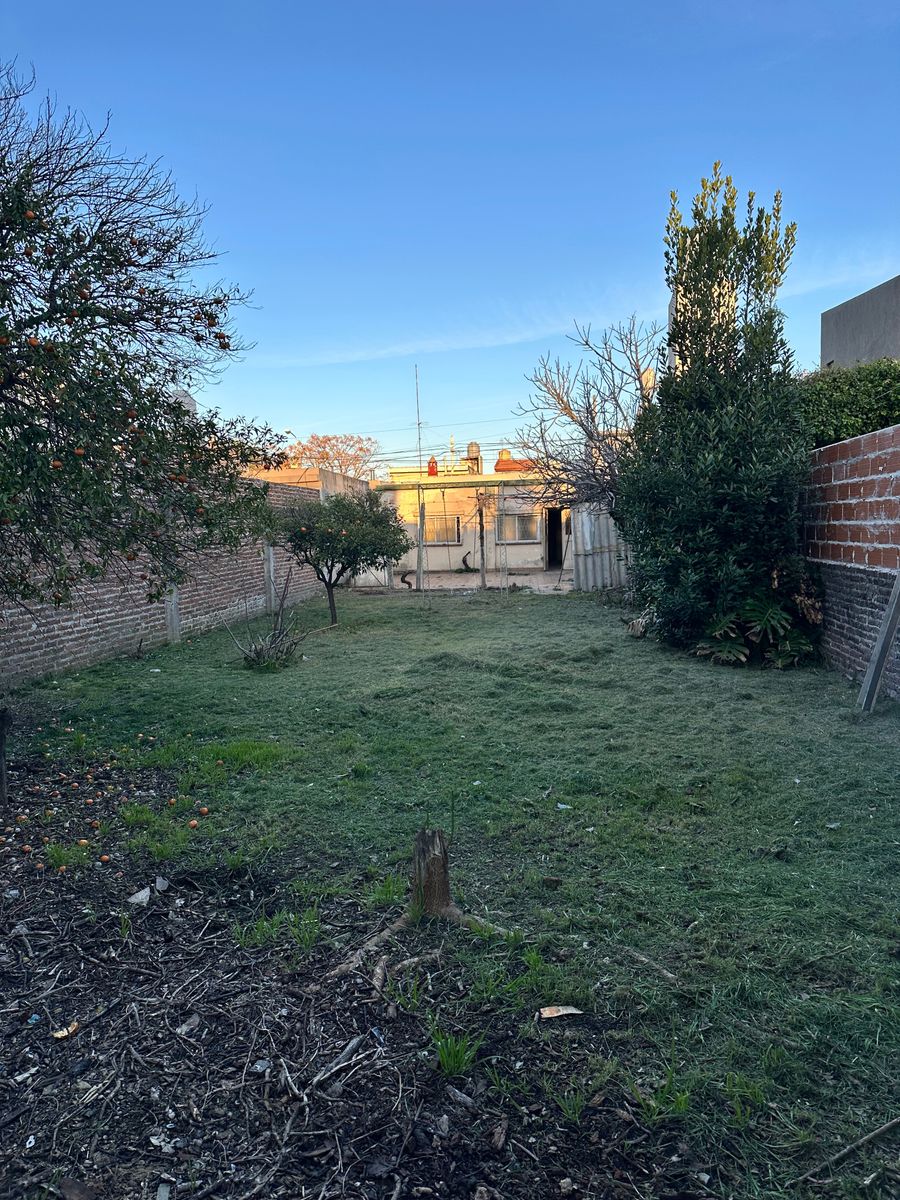 VENTA - CASA 4 AMBIENTES A REFACCIONAR - SOBRE LOTE DE 8.66 x43.51-VILLAMADERO - CON FINANCIACION
