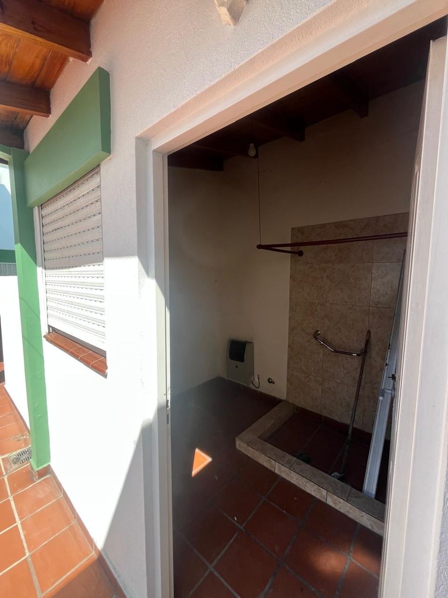ALQUILER PH 6 AMBIENTES EN DOS PLANTAS CON QUINCHO, PARRILLA Y PATIO - 19