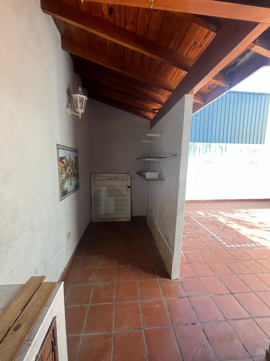 ALQUILER PH 6 AMBIENTES EN DOS PLANTAS CON QUINCHO, PARRILLA Y PATIO - 21