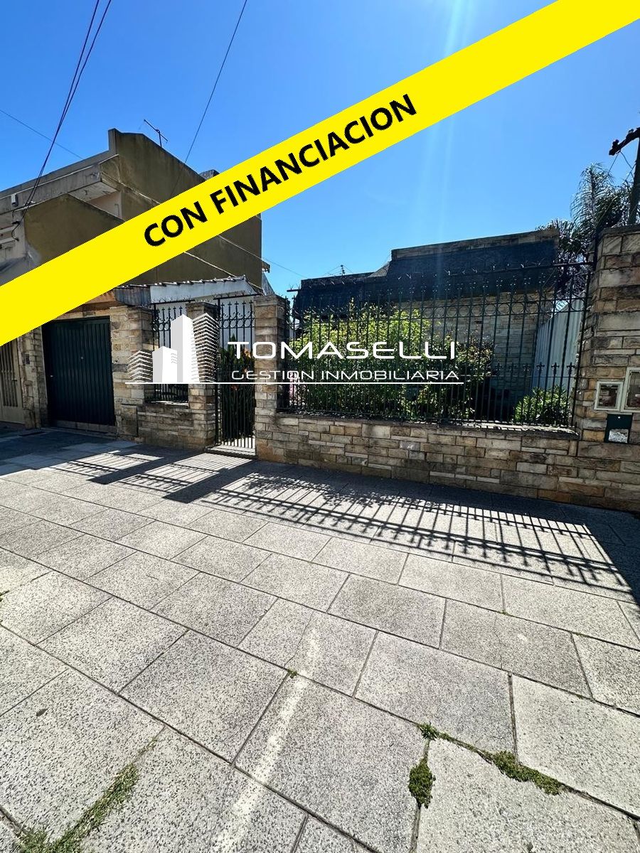 VENTA - CASA 3 AMBIENTES - GALPON y COCHERA - IDEAL PARA VIVIR YTRABAJAR- A METROS DE AVENIDA CROVARA