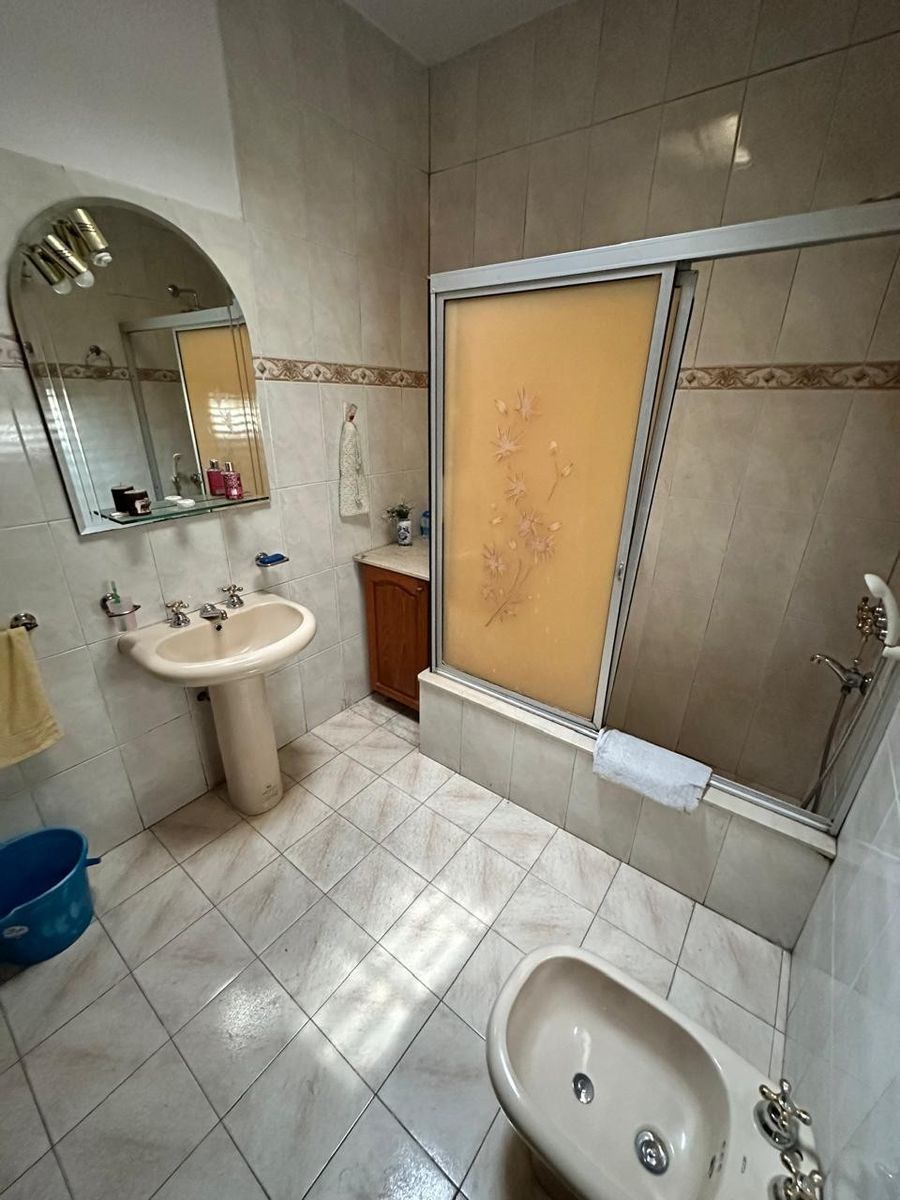 VENTA - CASA 3 AMBIENTES - GALPON y COCHERA - IDEAL PARA VIVIR YTRABAJAR- A METROS DE AVENIDA CROVARA — foto 3