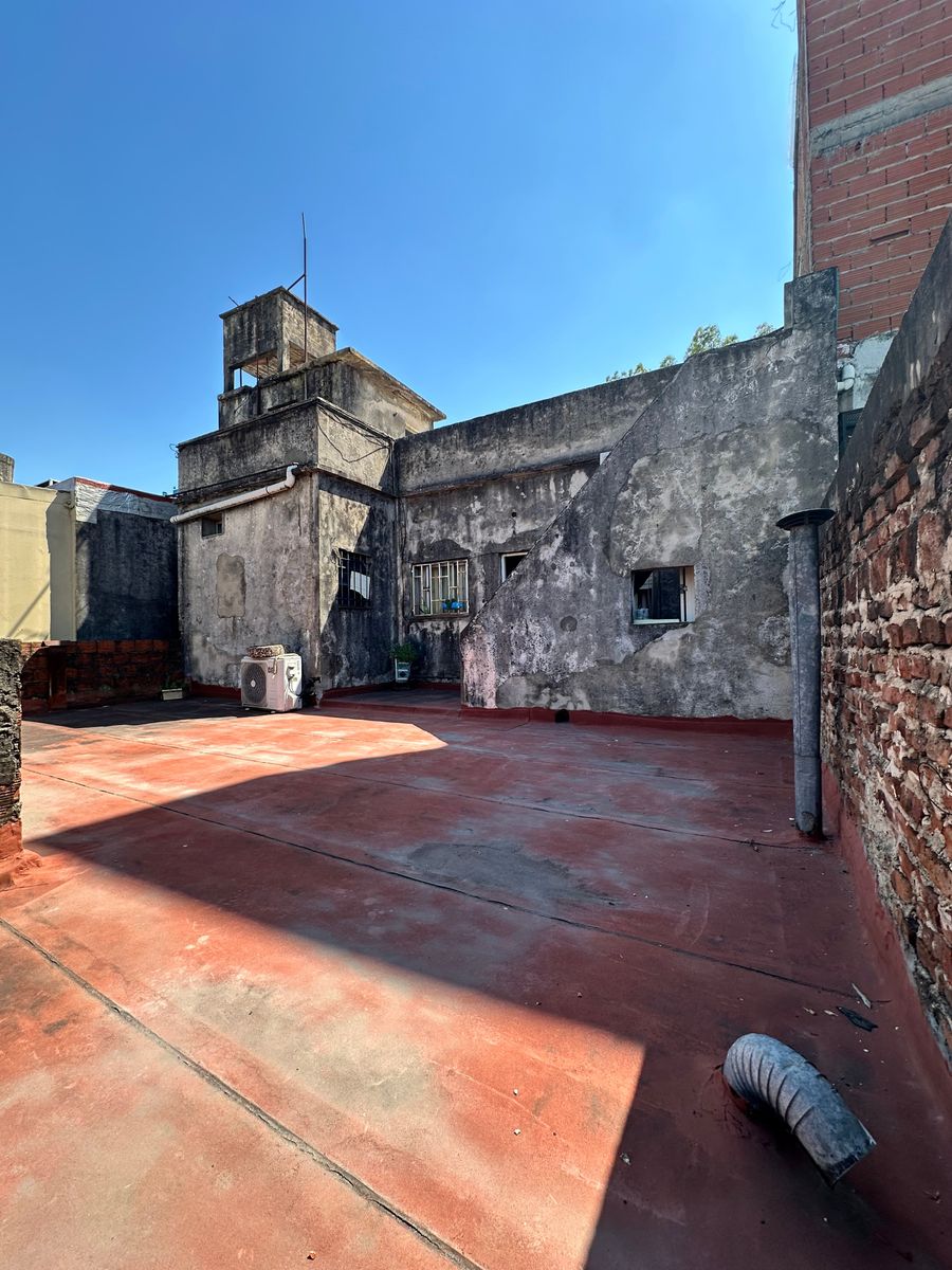 VENTA - CASA MULTIFAMILIAR - TAPIALES - SOBRE AVDA. B. SUR MER - 3