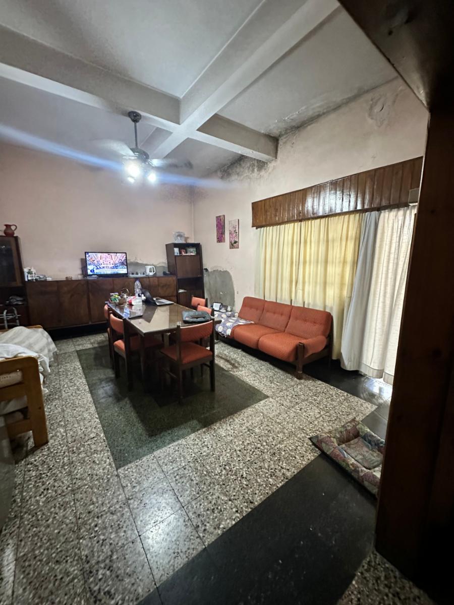 VENTA - CASA MULTIFAMILIAR - TAPIALES - SOBRE AVDA. B. SUR MER - 6