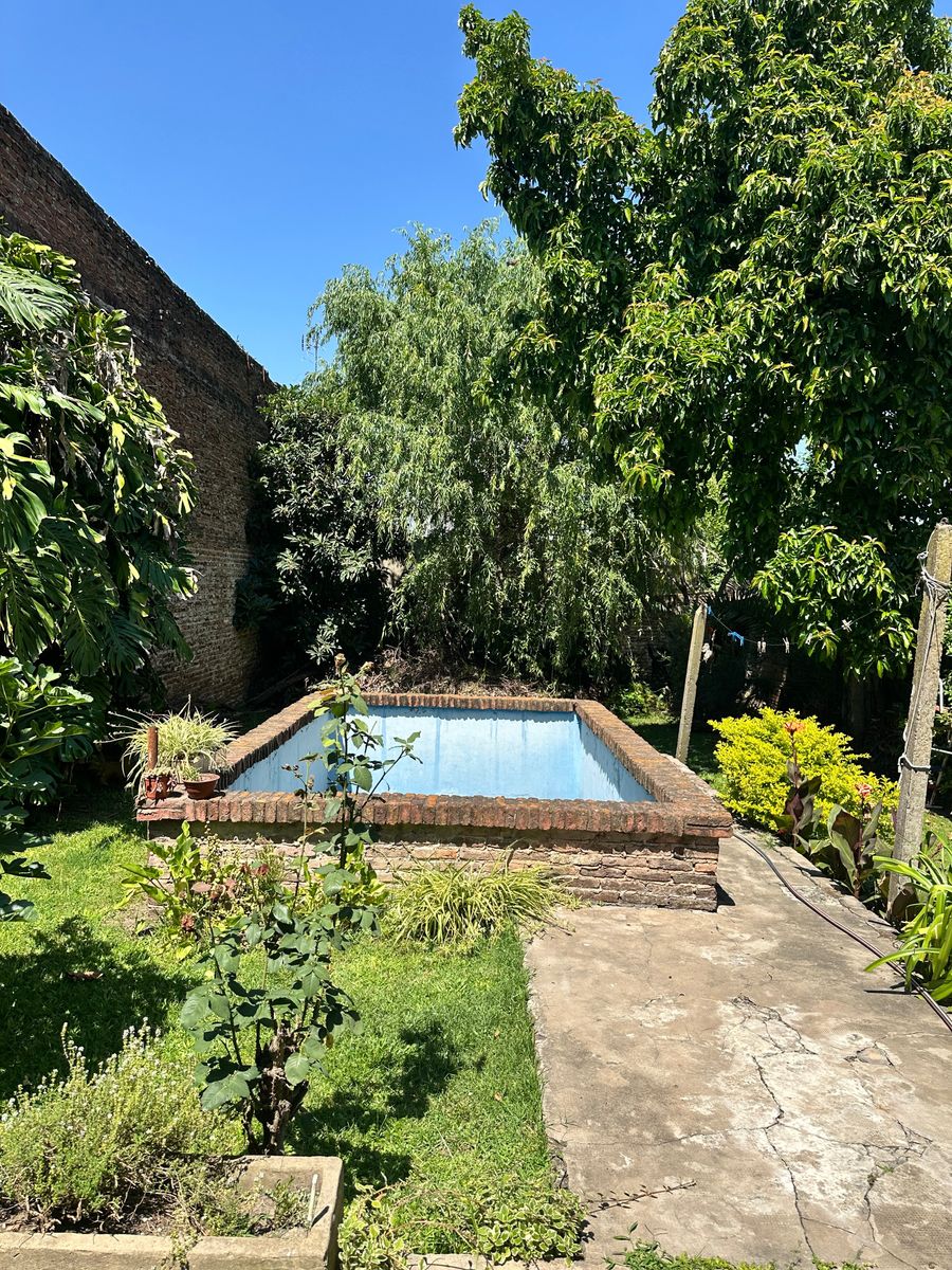 VENTA - CASA MULTIFAMILIAR - TAPIALES - SOBRE AVDA. B. SUR MER - 9