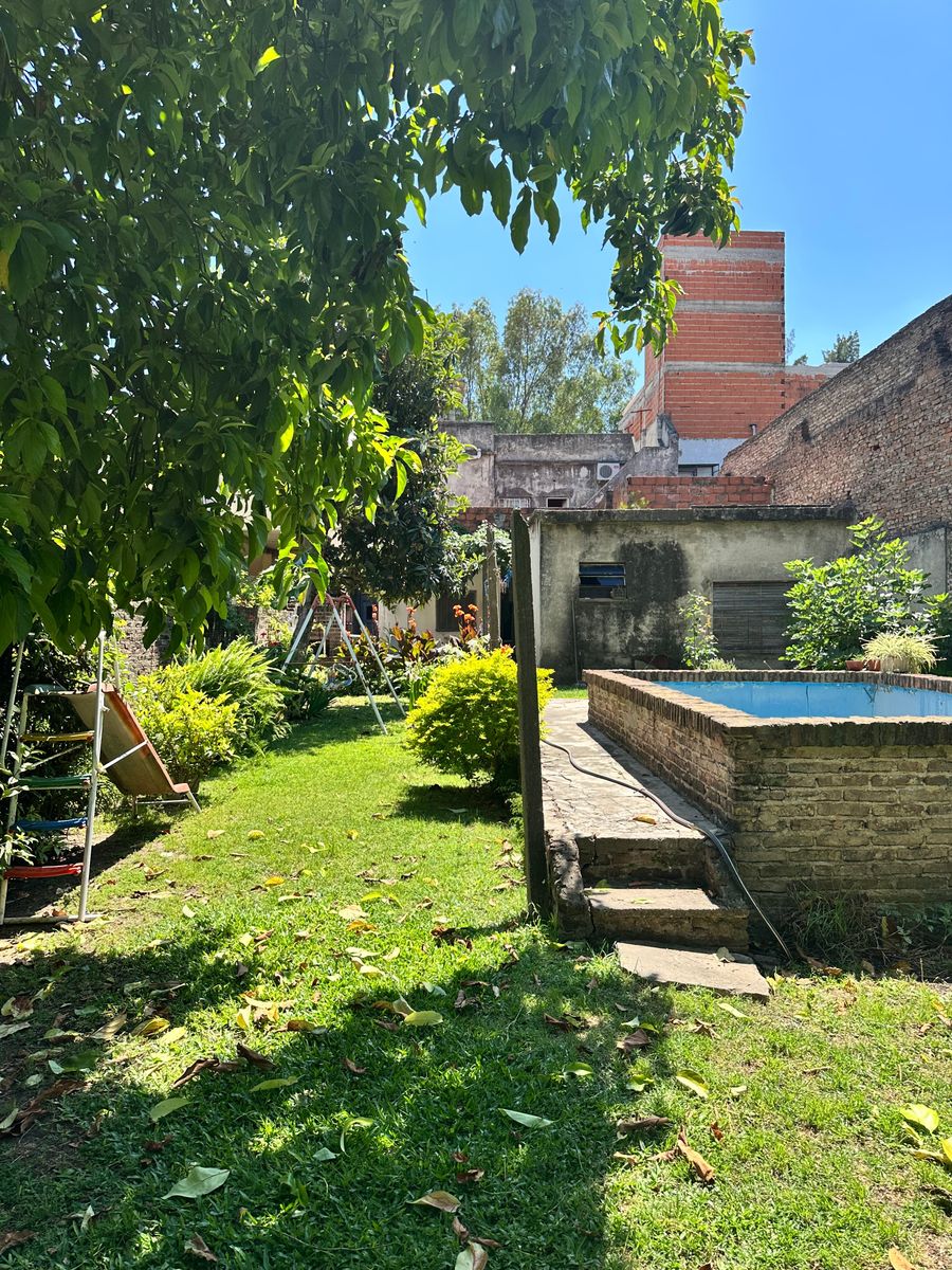 VENTA - CASA MULTIFAMILIAR - TAPIALES - SOBRE AVDA. B. SUR MER - 13