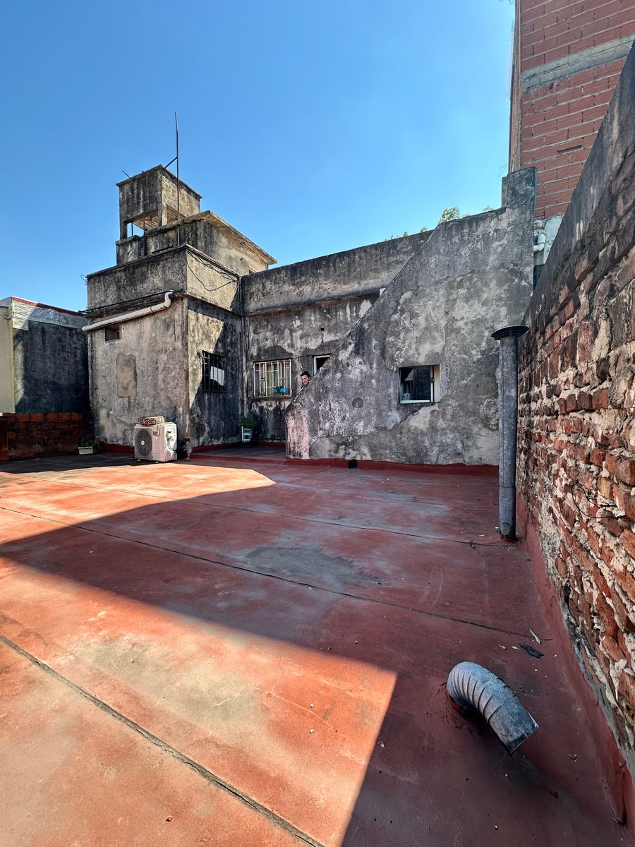 VENTA - CASA MULTIFAMILIAR - TAPIALES - SOBRE AVDA. B. SUR MER - 22