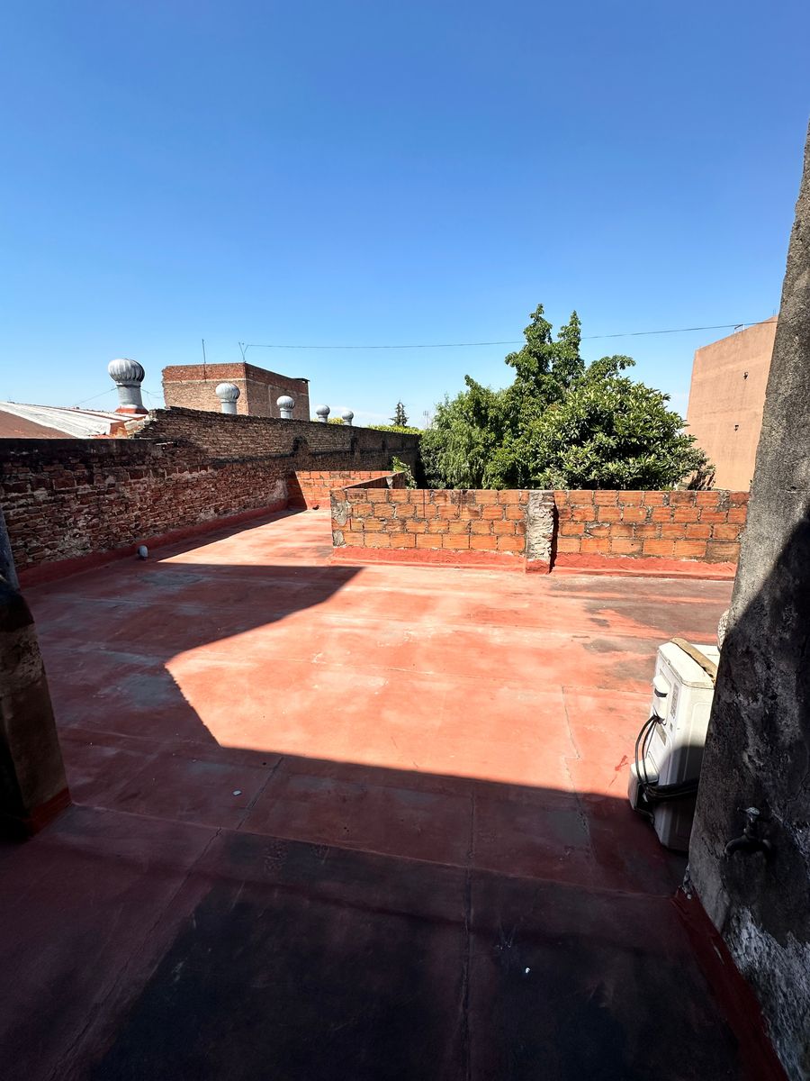 VENTA - CASA MULTIFAMILIAR - TAPIALES - SOBRE AVDA. B. SUR MER - 24