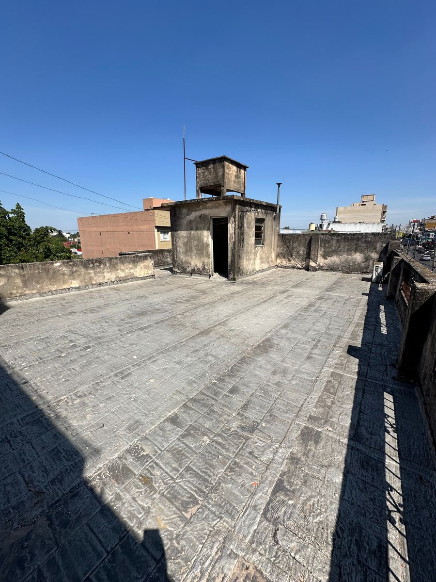 VENTA - CASA MULTIFAMILIAR - TAPIALES - SOBRE AVDA. B. SUR MER - 25