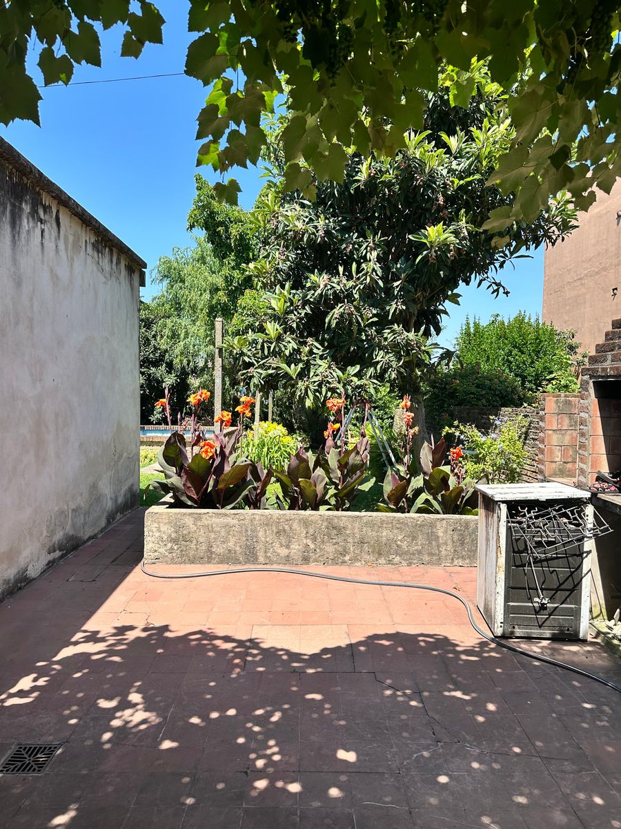 VENTA - CASA MULTIFAMILIAR - TAPIALES - SOBRE AVDA. B. SUR MER - 29