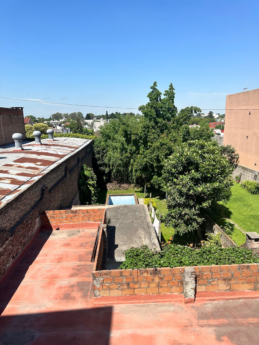 VENTA - CASA MULTIFAMILIAR - TAPIALES - SOBRE AVDA. B. SUR MER - 31