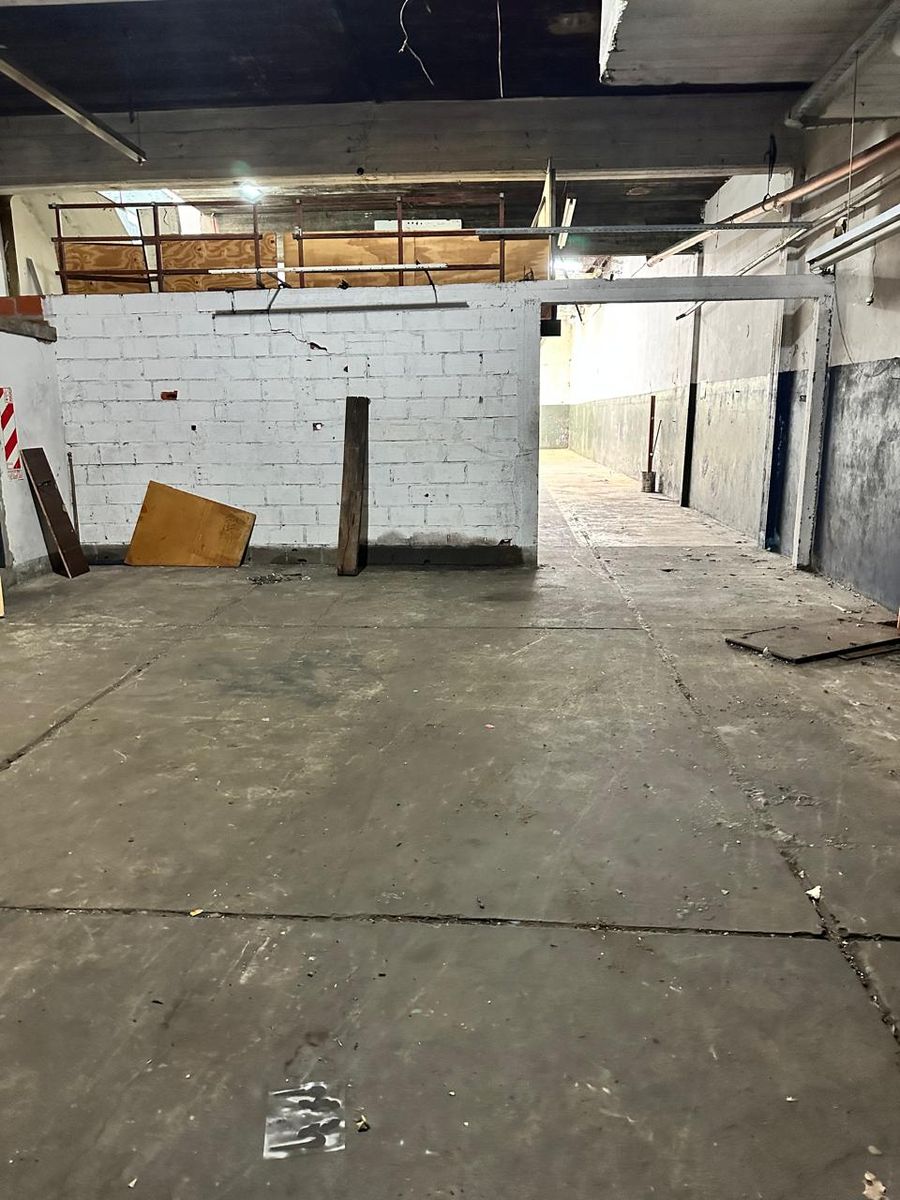 ALQUILER - RAMOS MEJIA - GALPON 580 m2 CON OFICINA - VESTUARIOS - 3