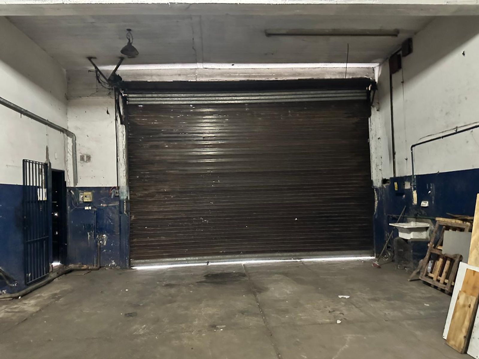 ALQUILER - RAMOS MEJIA - GALPON 580 m2 CON OFICINA - VESTUARIOS - 5