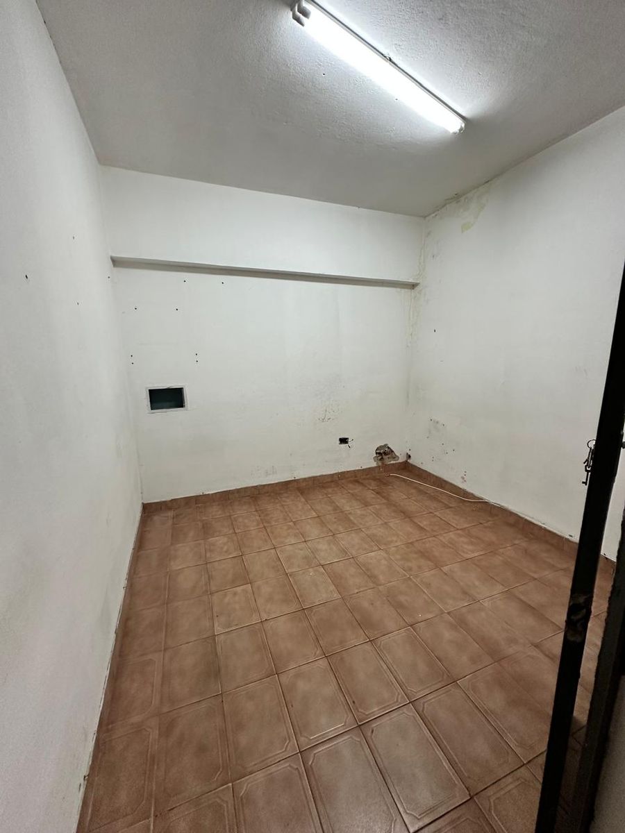 ALQUILER - RAMOS MEJIA - GALPON 580 m2 CON OFICINA - VESTUARIOS - 9