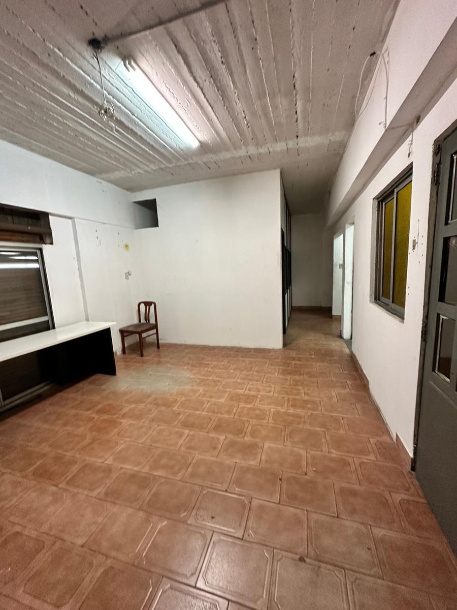 ALQUILER - RAMOS MEJIA - GALPON 580 m2 CON OFICINA - VESTUARIOS - 13