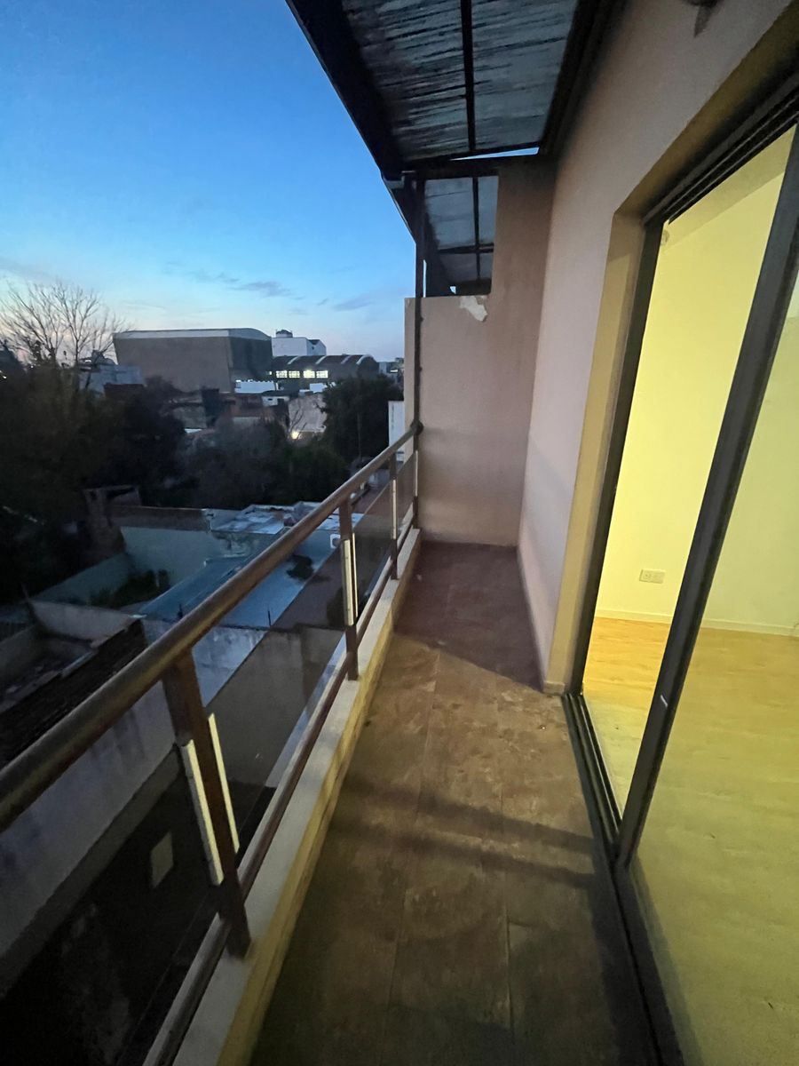 ALQUILER - DEPARTAMENTO 2 AMB. TIPO DUPLEX CON COCHERA - TAPIALES - 2