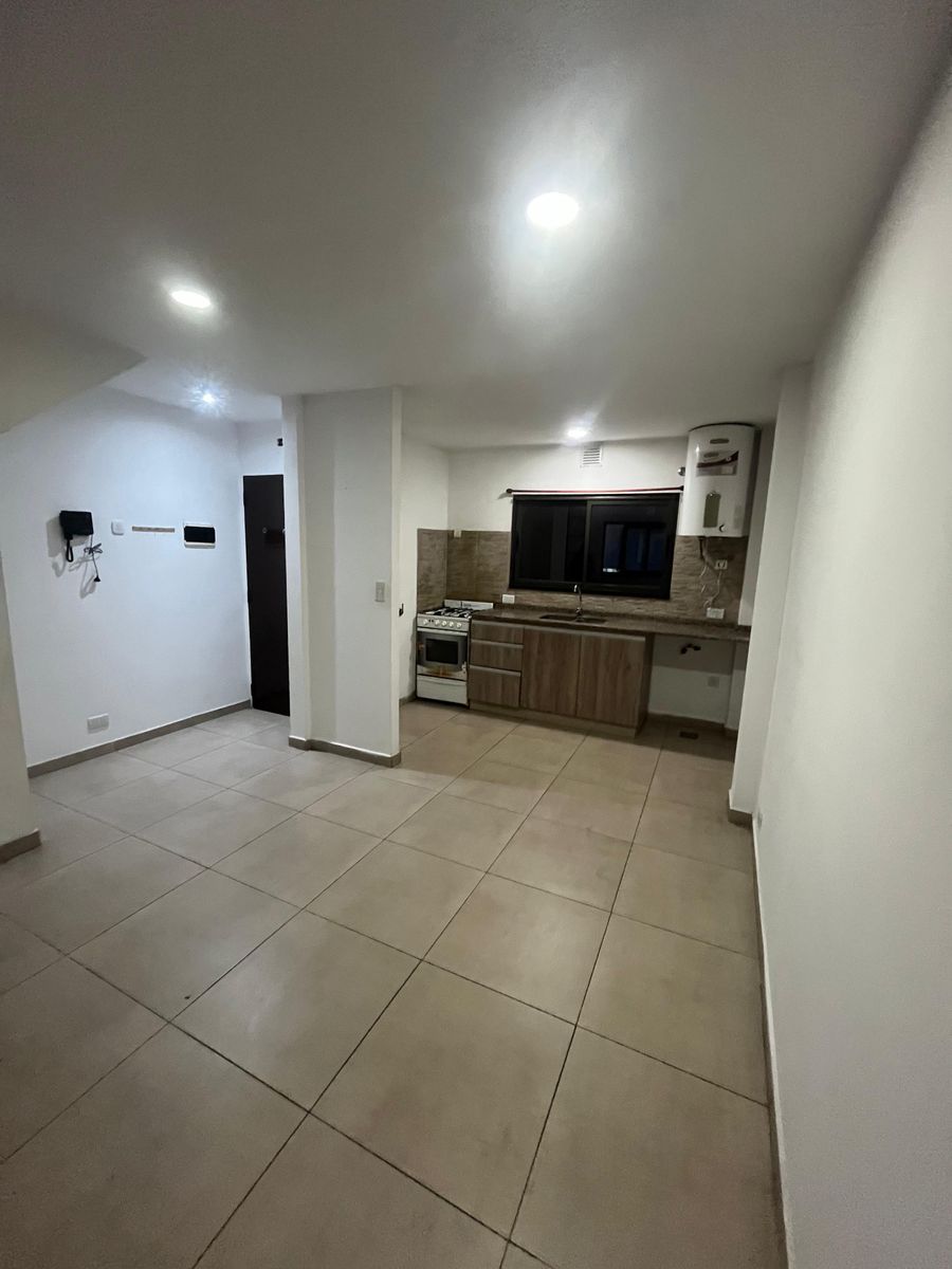 ALQUILER - DEPARTAMENTO 2 AMB. TIPO DUPLEX CON COCHERA - TAPIALES - 4