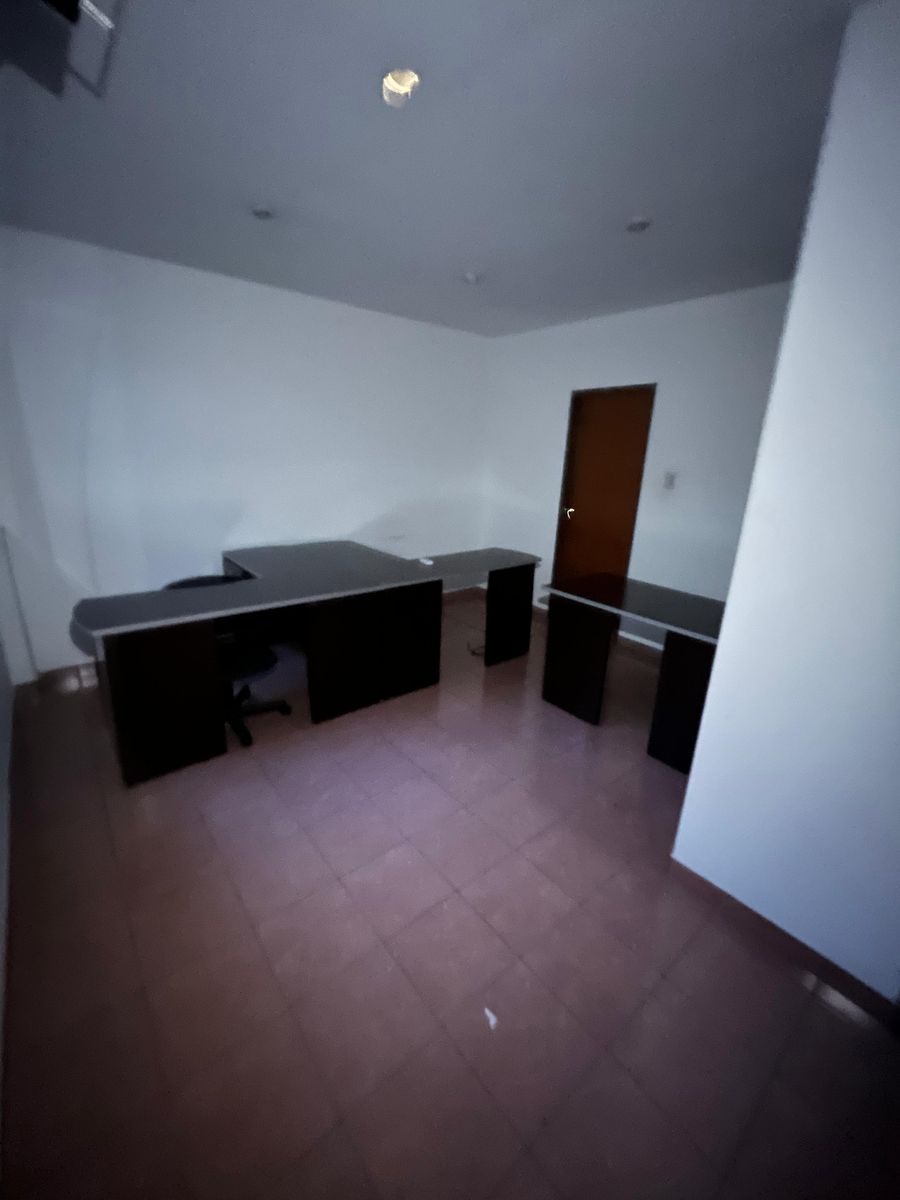ALQUILER Excelente Galpón de 560 m² - Villa Madero ZONIFICACION M.I (mixta industrial) - 19